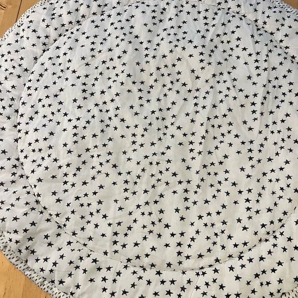 Round Black and White Sun Face baby mat - Picture 2 of 3